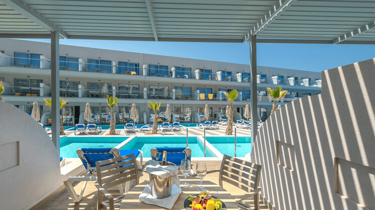 Family Two Sleeping Areas With Private Pool